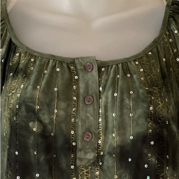 Dress Barn sage green shirt with a little sparkle NWT size small spring - Picture 4 of 11